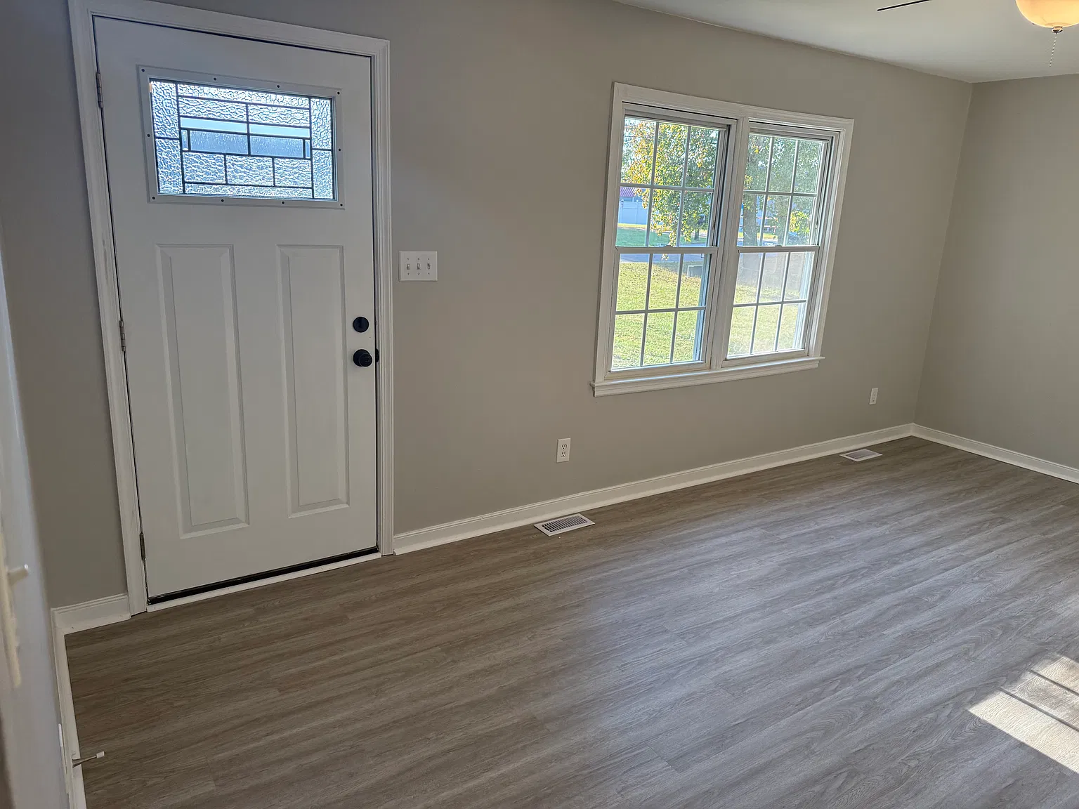 3 bed, 1.5 bath, 1022 sqft, $1,800 — Photo 2