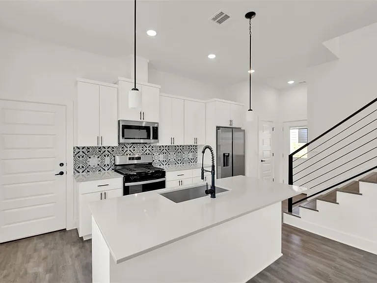 7603 Carver Ave #1-A — Photo 3
