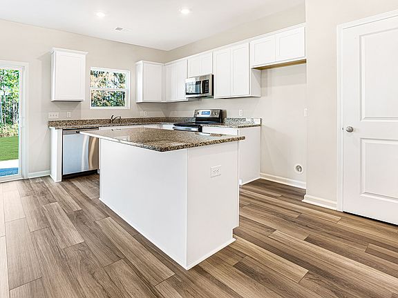 3rd image of 35 Vine Ct