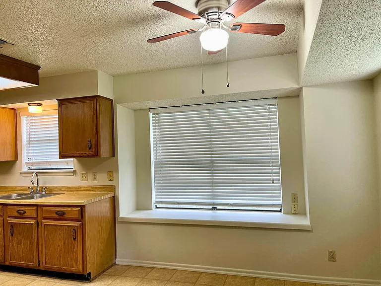13855 Brook Hollow Blvd — Photo 6