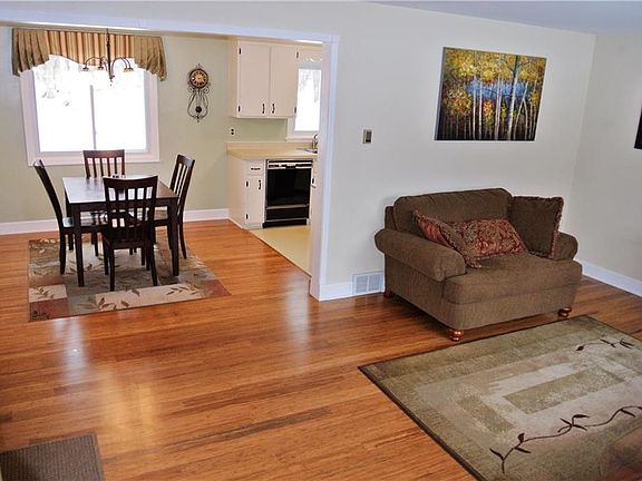 3rd image of 4 Vincent Dr