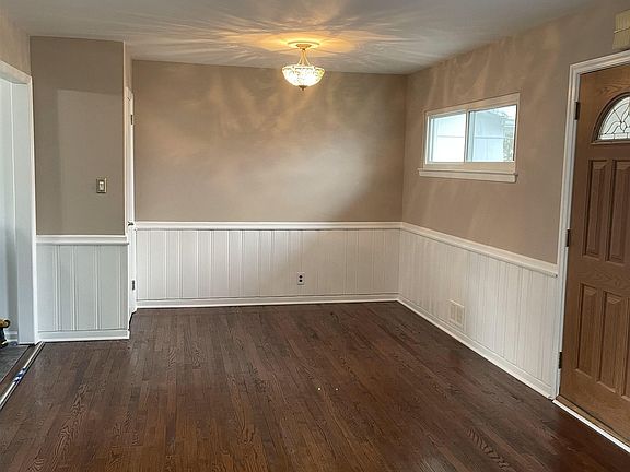 5th image of 37 Birchwood Ter