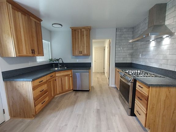 2nd image of 1456 W H St