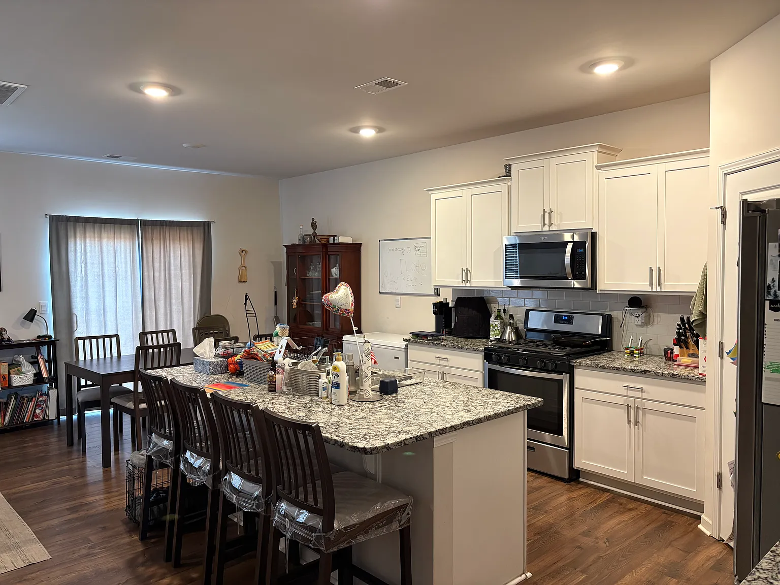 5 bed, 2511 sqft, $2,750 — Photo 3