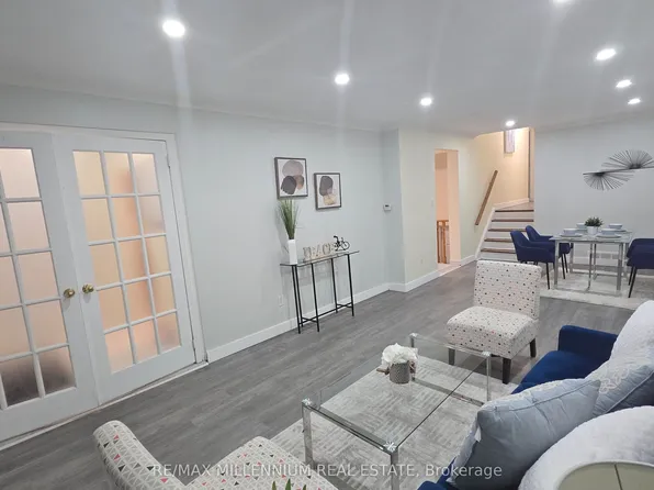 120 Duncanwoods Dr, Toronto, ON M9L 2E1