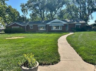 1200 Parkwood Ln, Newton, KS 67114