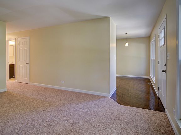 5th image of 901 Southmoor Ln