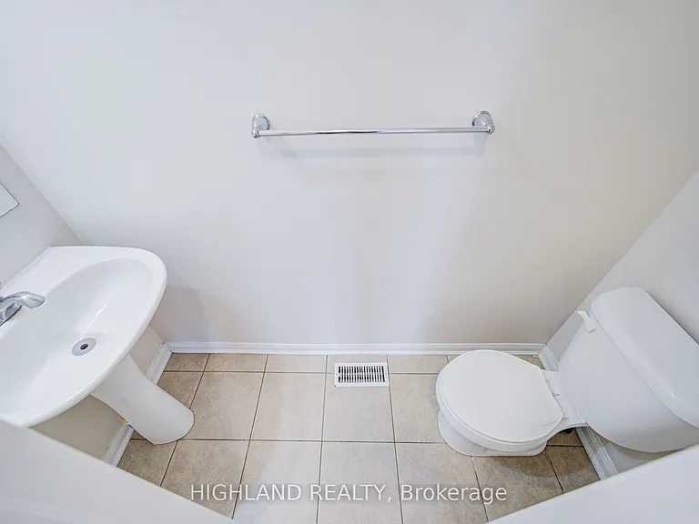 513 Tyrone Cres — Photo 14