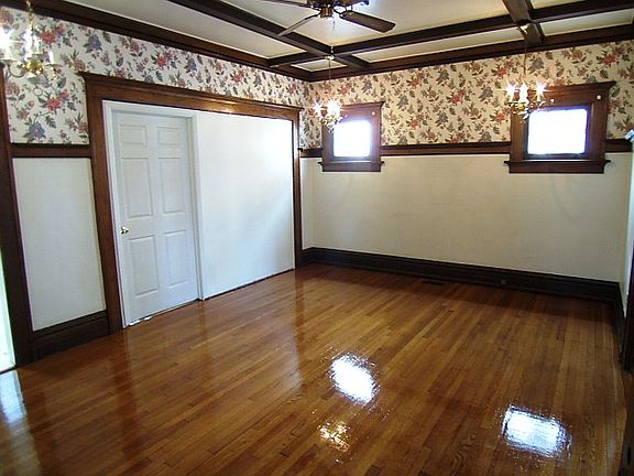 4th image of 47 1/2 E 12th Ave