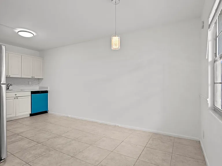 2044 Hythe Pl #C — Photo 23