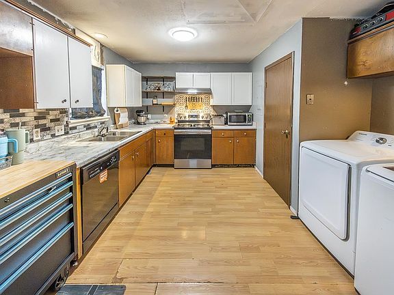 3rd image of 9104 Belton Dr