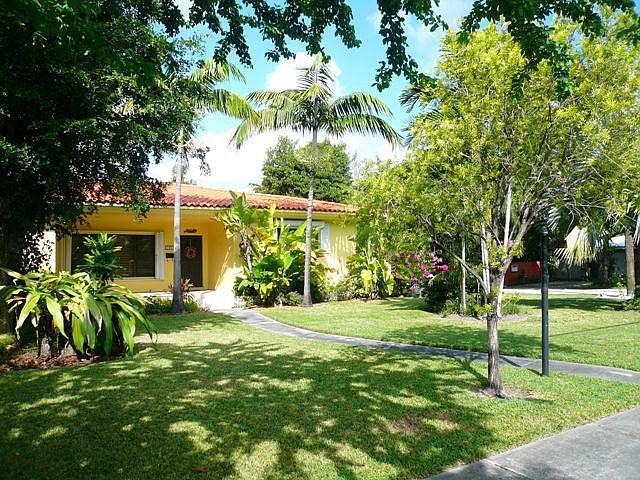 LUSH TROPICAL SETTING