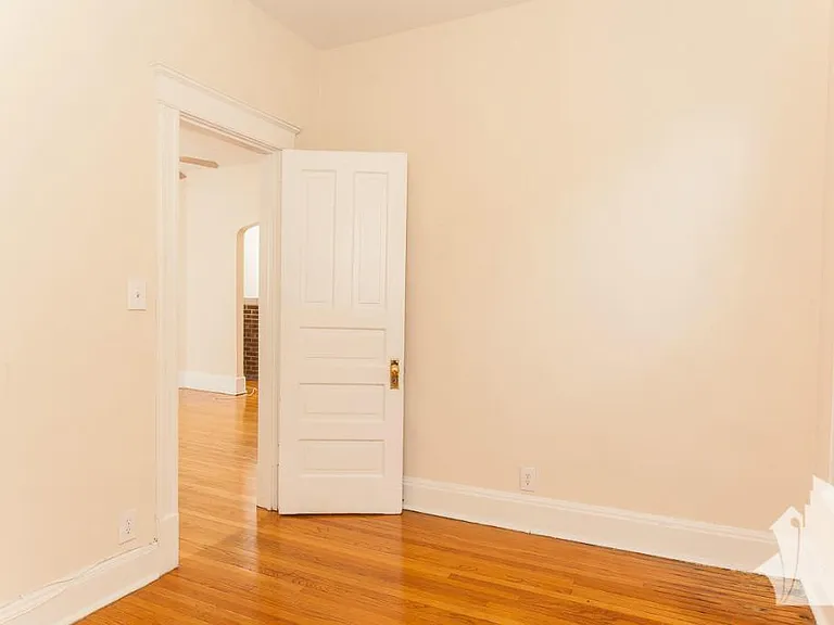 3525 N Wilton Ave #1F — Photo 4