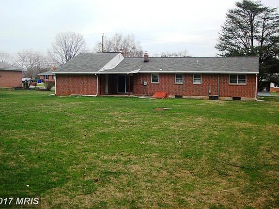 3rd image of 1010 Winfield Dr