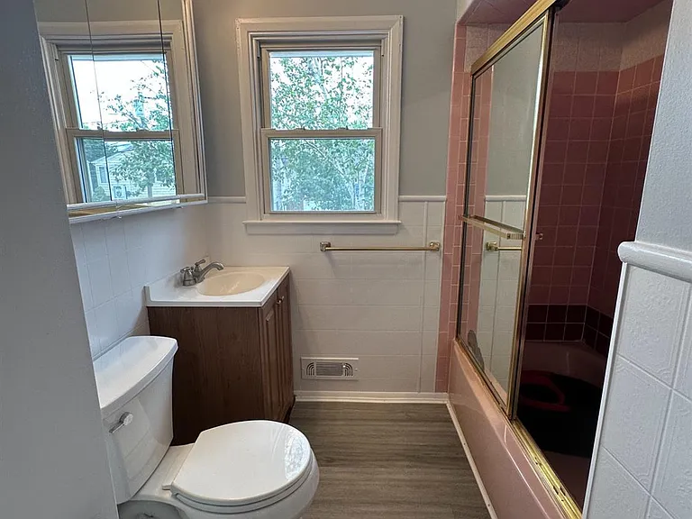 183 E Henry Pl — Photo 7