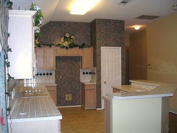 3rd image of 4108 Pinewood Dr