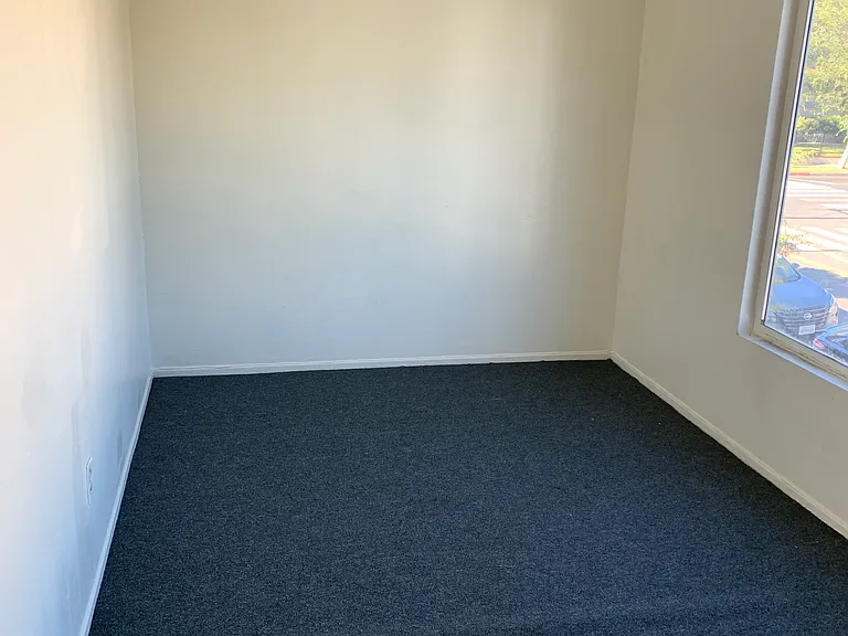 345 Daisy Ave #15 — Photo 9