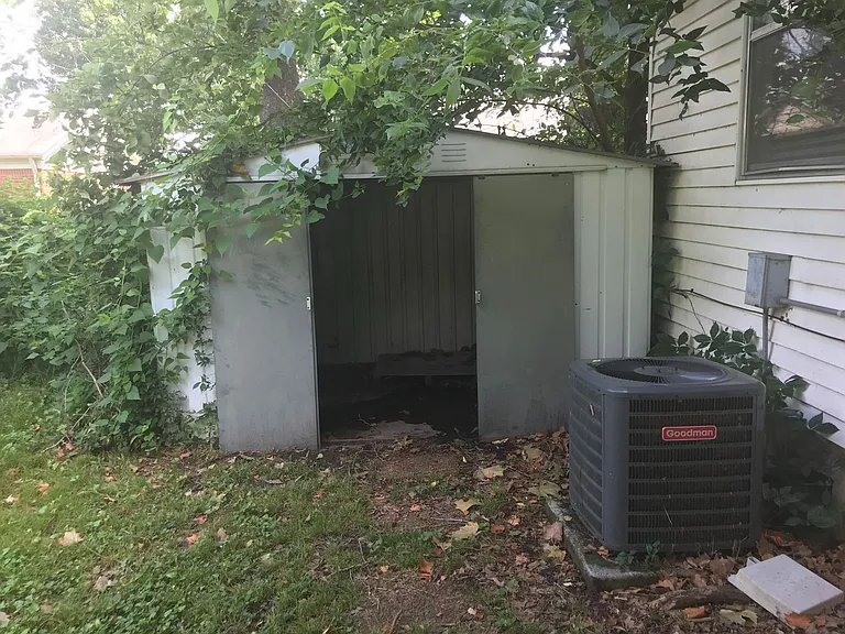 1115 E 48th Pl — Photo 13
