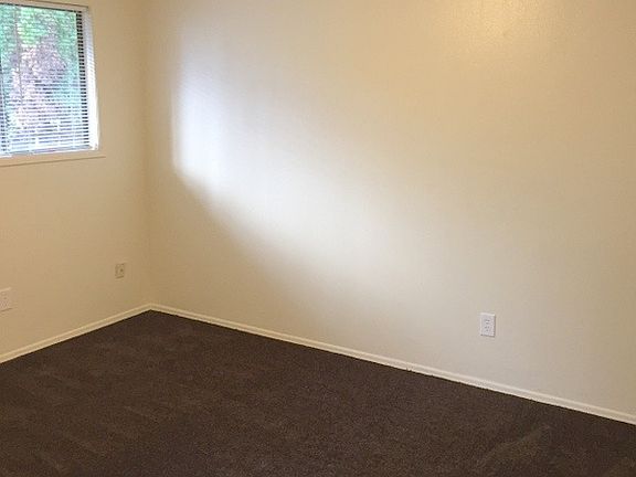 5th image of 151 NE 28th Ave APT A