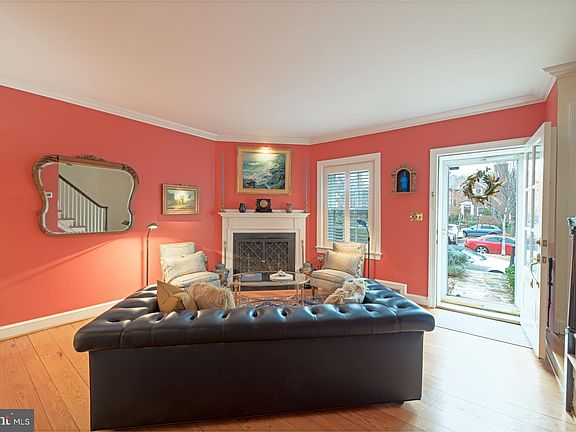 3rd image of 904 S Saint Asaph St