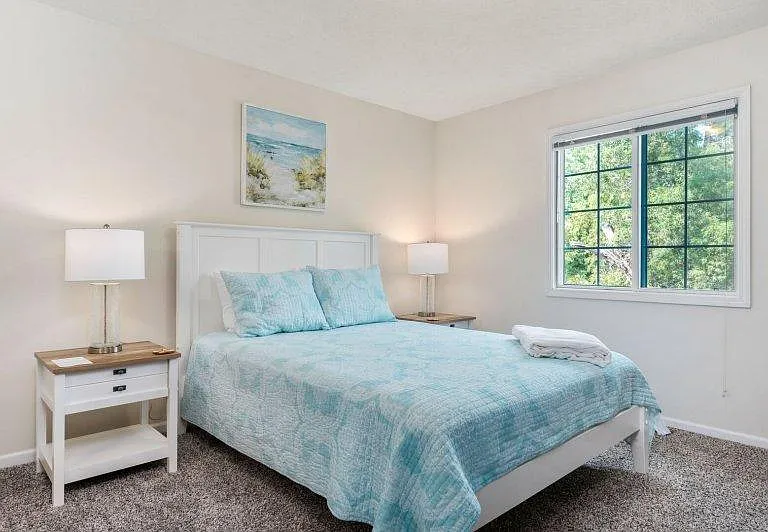 Master Bedroom with Queen Bed