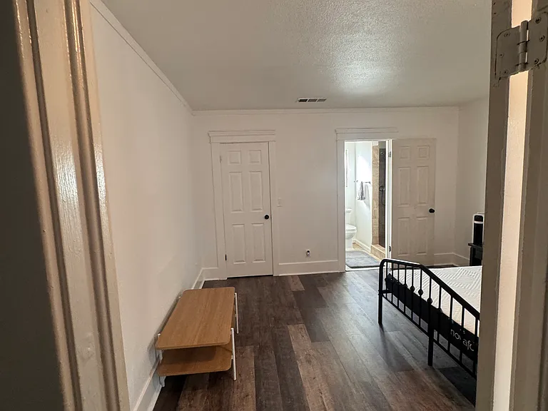 607 Fresno St — Photo 5