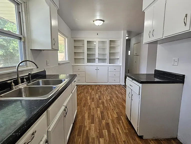 6914 Baring Ave — Photo 5