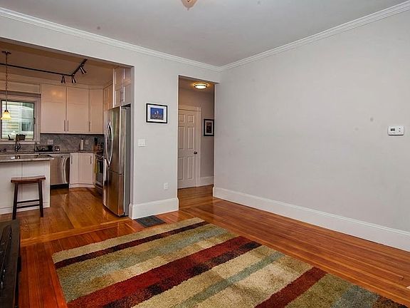 5th image of 58 Willow Ave #58