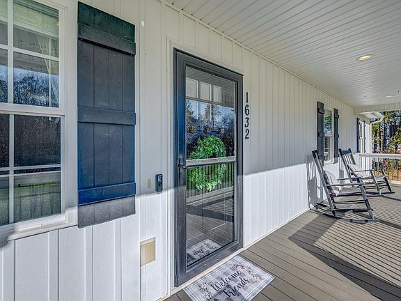 3rd image of 1632 Angel Pl
