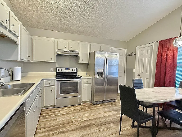 1233 Riyadh Rd — Photo 8