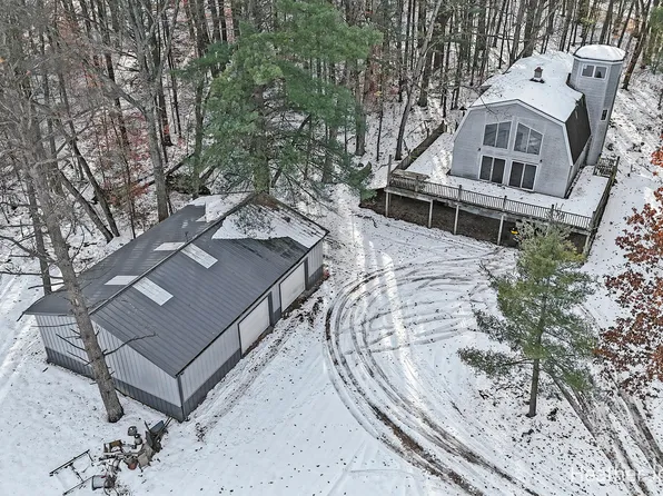 10136 Connelley Ave NE, Greenville, MI 48838