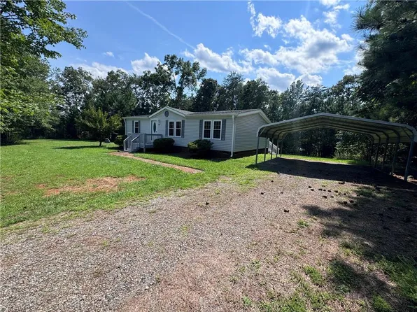 5052 Friendship Circle Rd, East Bend, NC 27018