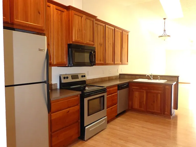 619-621 S Broad St — Photo 8