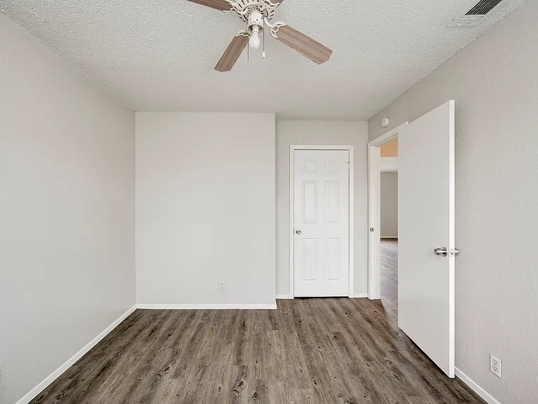 11907 Alpheus Ave — Photo 18
