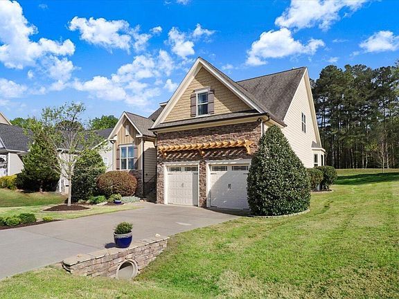 3rd image of 71 Catria Ct