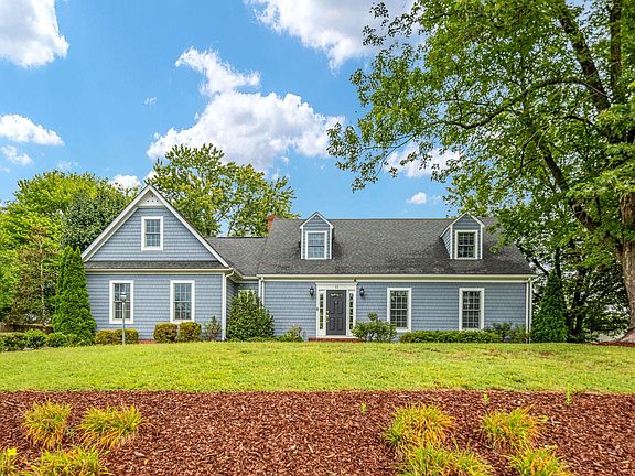 4th image of 15 Fox Run Ln
