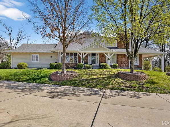 15066 Green Circle Dr, Chesterfield, MO 63017