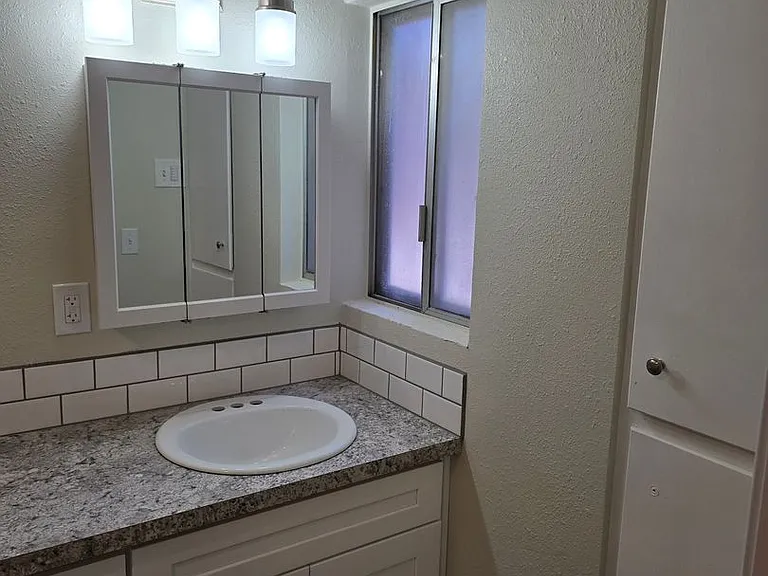 638 Van Buren St #16 — Photo 8