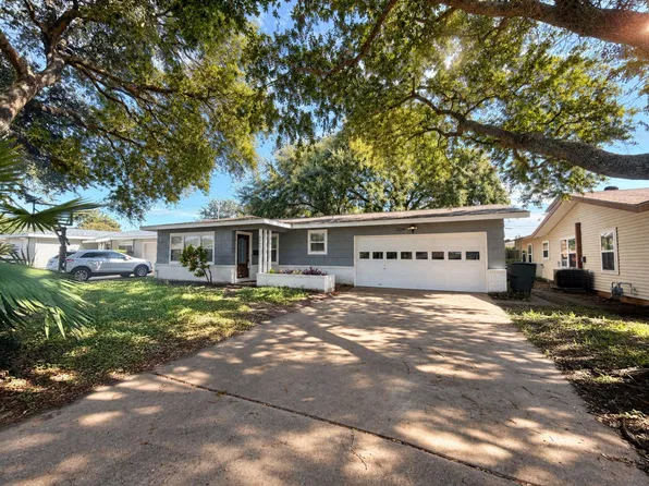 6709 Fairway Dr, Galveston, TX 77551