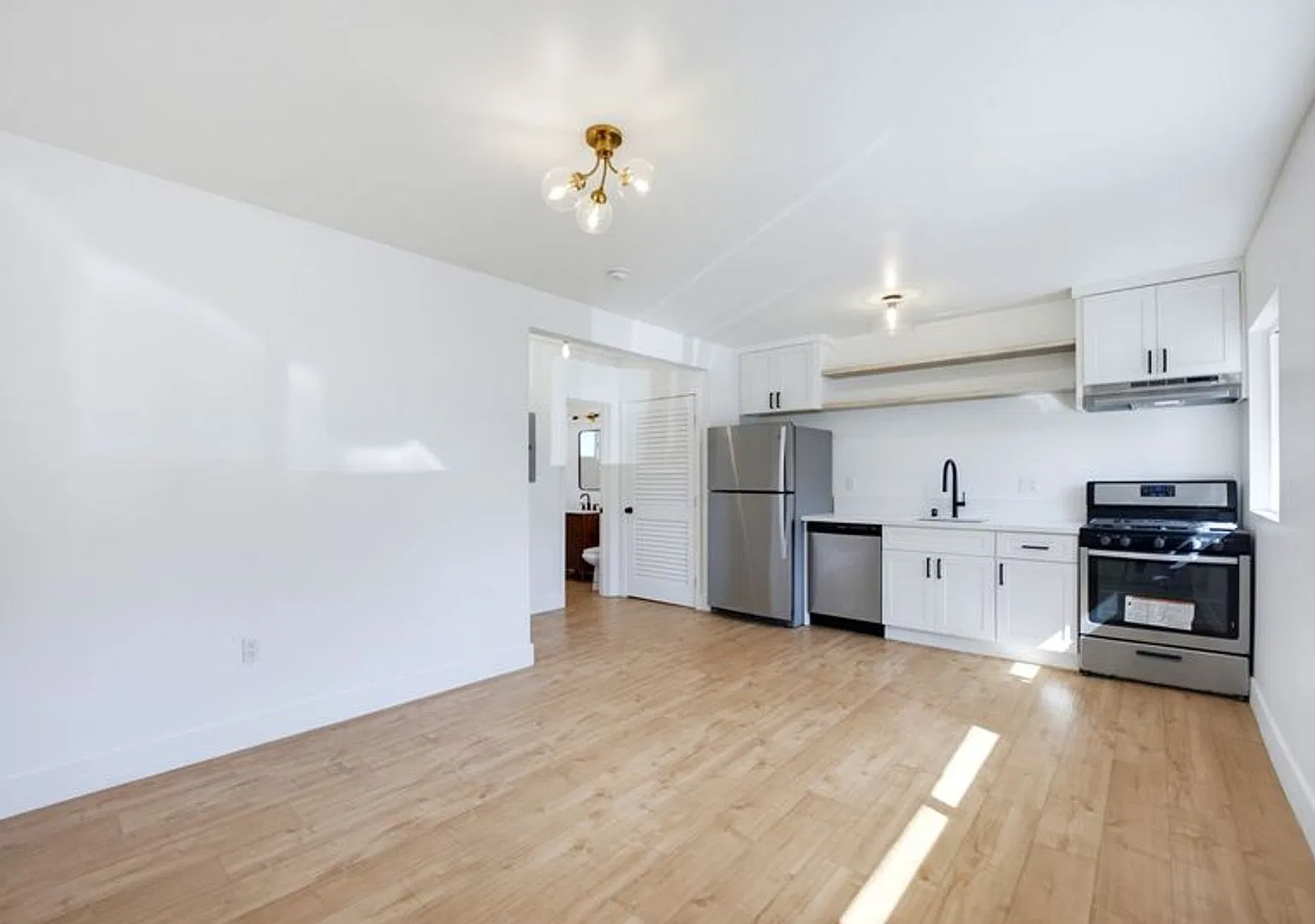 Echo Lake Apartments — Photo 3