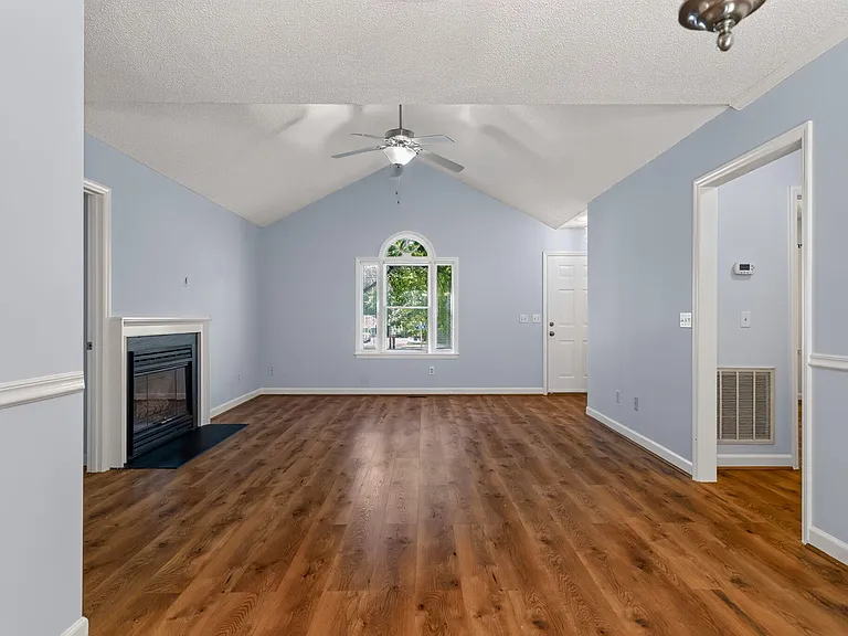 1249 Skyview Dr — Photo 12