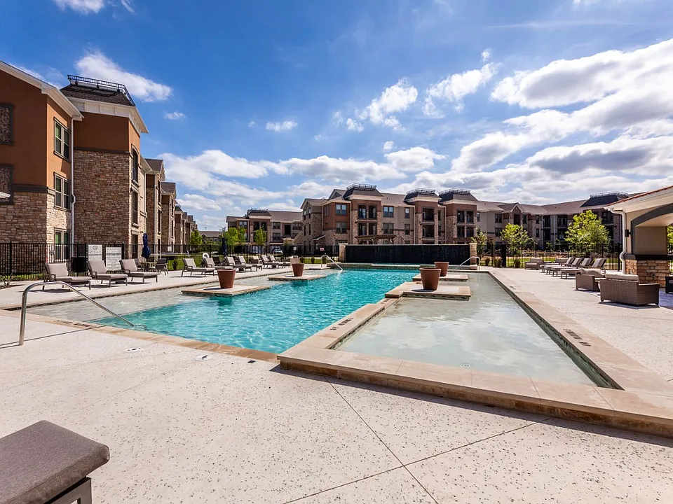 Luxia Grand Prairie