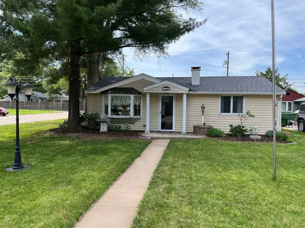 1122 University St, Hastings, NE 68901