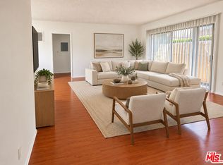 18444 Collins St APT 9, Tarzana, CA 91356