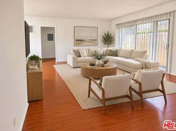 18444 Collins St APT 9, Tarzana, CA 91356