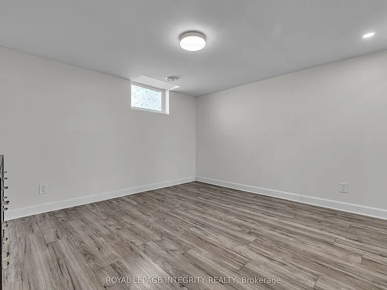 924 Rex Ave — Photo 16