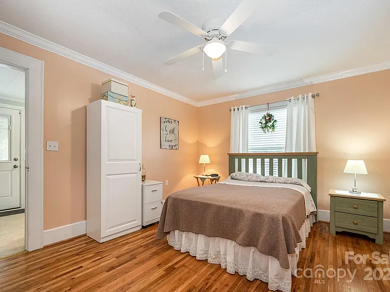 341 W Red Cross Rd — Photo 6