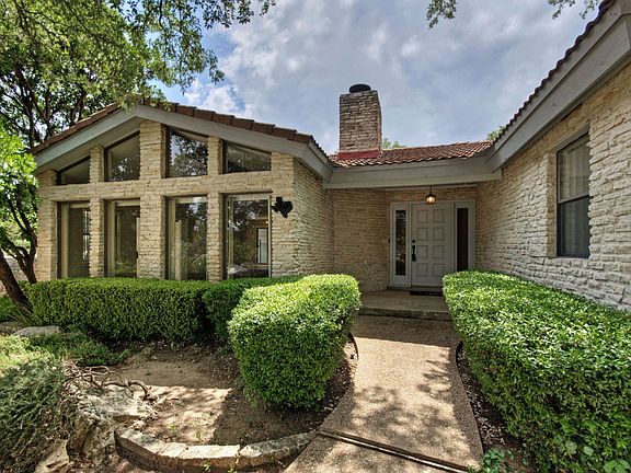 2nd image of 414 Duck Lake Dr