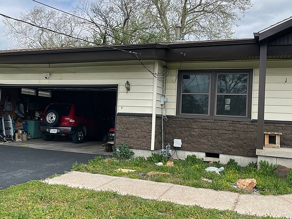 2nd image of 1115 E 33rd St