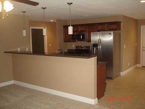 Kitchen/bar area